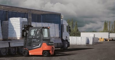 Traigo, le chariot frontal électrique en extérieur Toyota Material Handling France